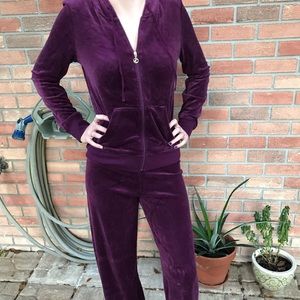 Never worn Juicy Couture maroon jogging suit!